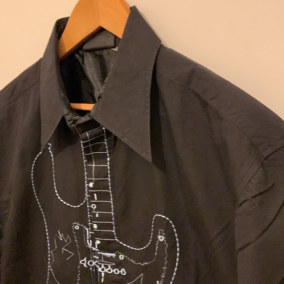 Fender (L) - Picture 2 of 16